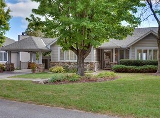 8 Meadow Ridge Ln, Hendersonville, NC 28739