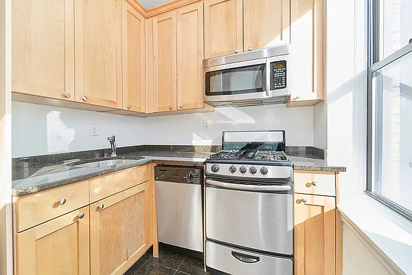 Rented by Living New York | media 17