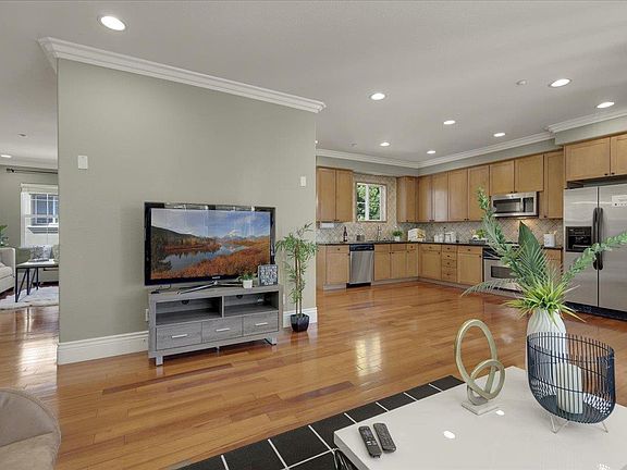 5th image of 301 Casselino Dr