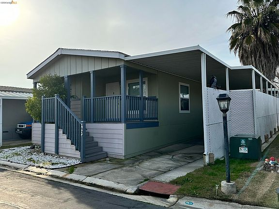 3rd image of 3634 Hawthorne Dr #160