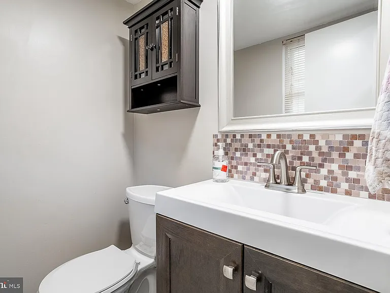 10 Honey Locust Ln — Photo 15