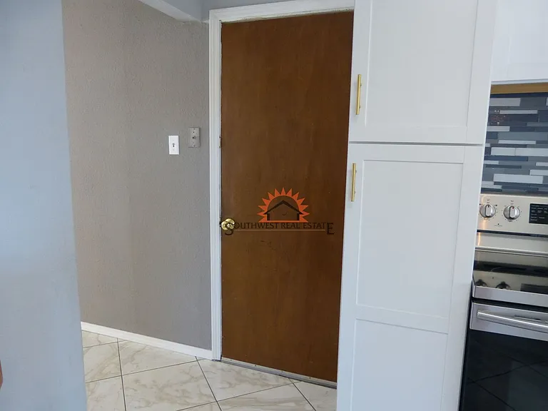 440 W Manana Blvd — Photo 5