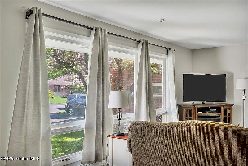 3rd image of 228 Ormond Street