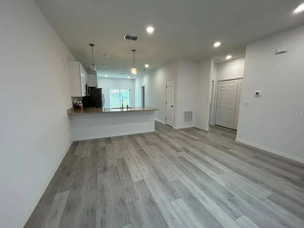 3 bed, 2.0 bath, 1416 sqft, $2,100 — Photo 4