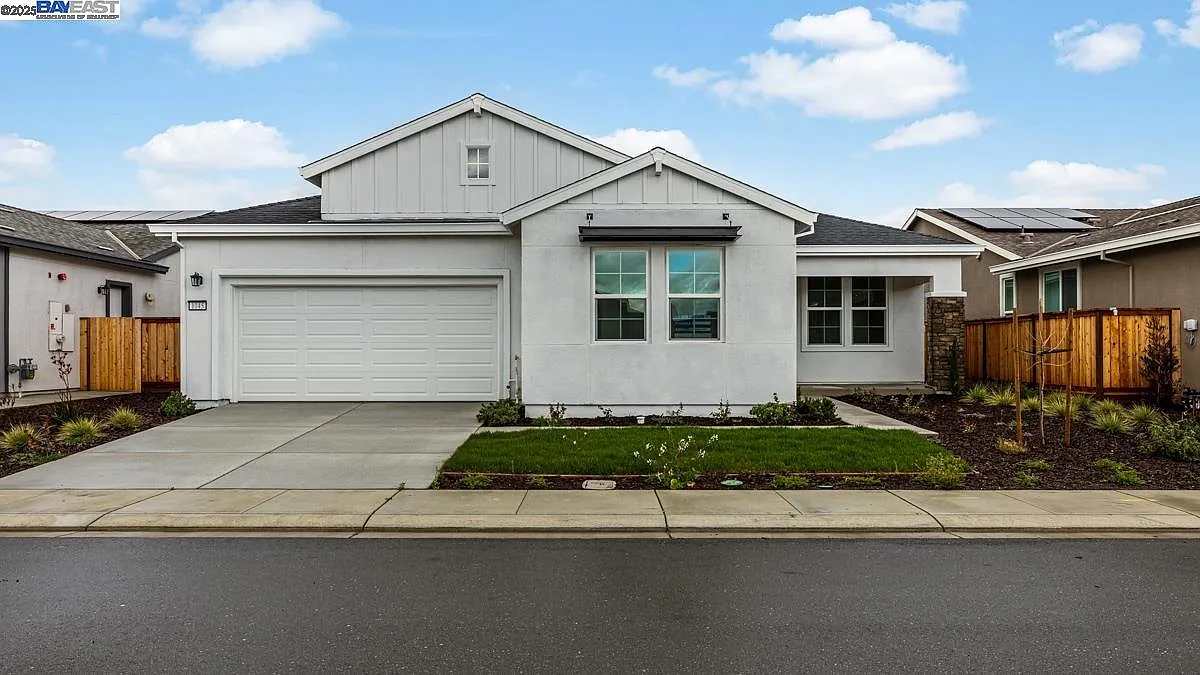 1045 Finley Dr photo 1