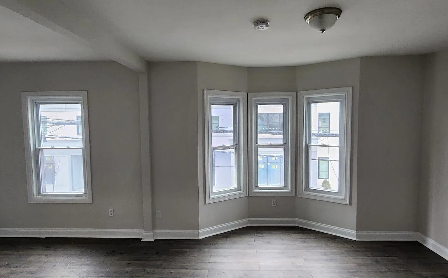 3 bed, 1300 sqft, $4,200 — Photo 4
