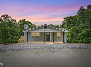 302 Weaver Hill Rd, Johnson City, TN 37601