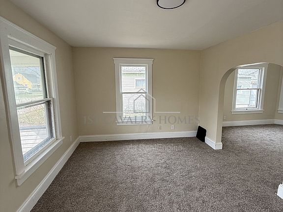2nd image of 2213 17th St NE