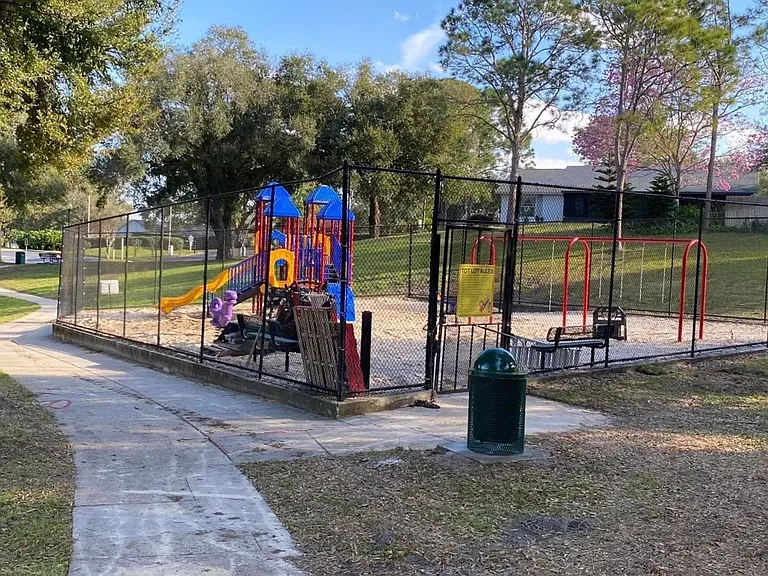 15640 Kensington Trl — Photo 18