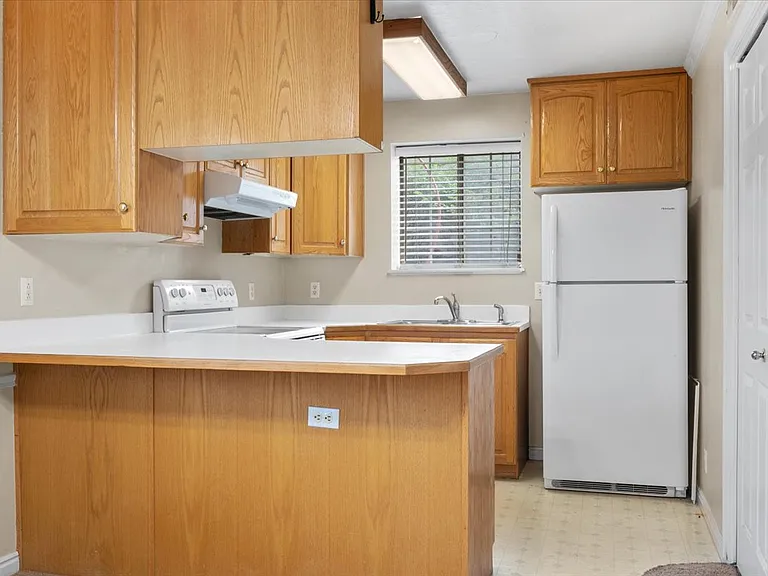 915 N 500 W #16 — Photo 8