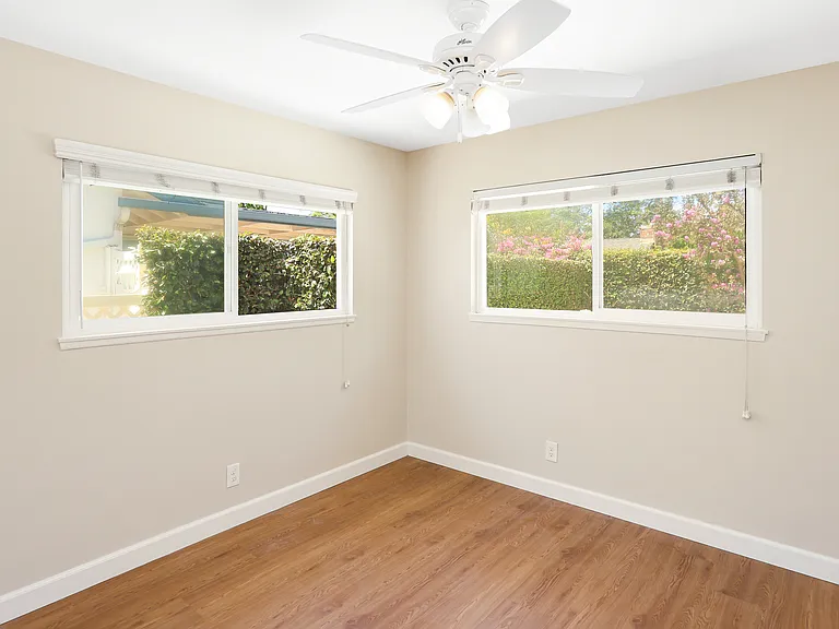 352 S Pine St — Photo 17