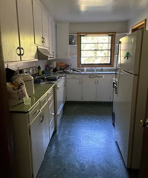 1055 NE Creston Ln — Photo 3
