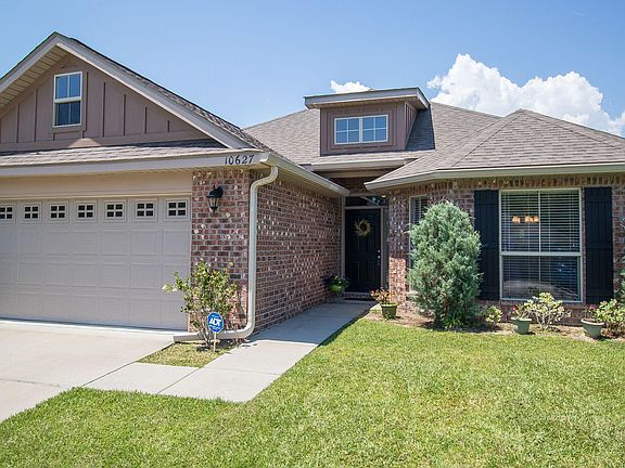 3rd image of 10627 Roundhill Dr