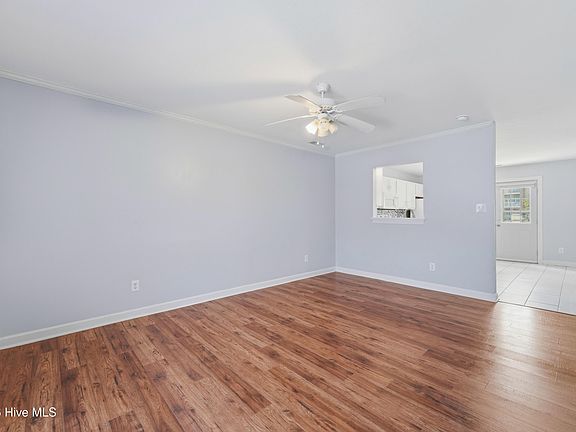 4th image of 307 Bridgewood Dr