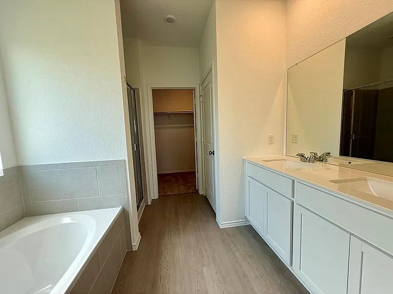 306 Camargue Dr — Photo 20