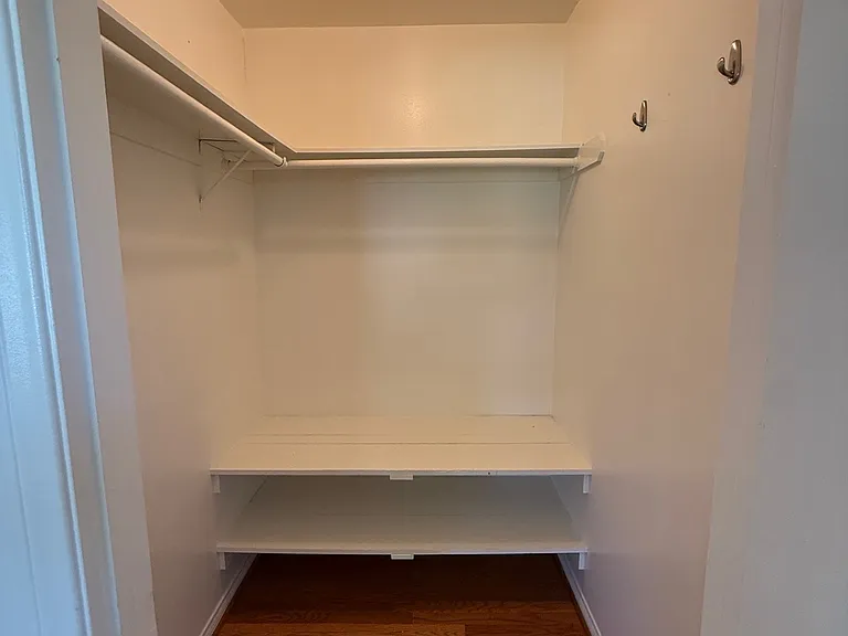 522 Washington St — Photo 6