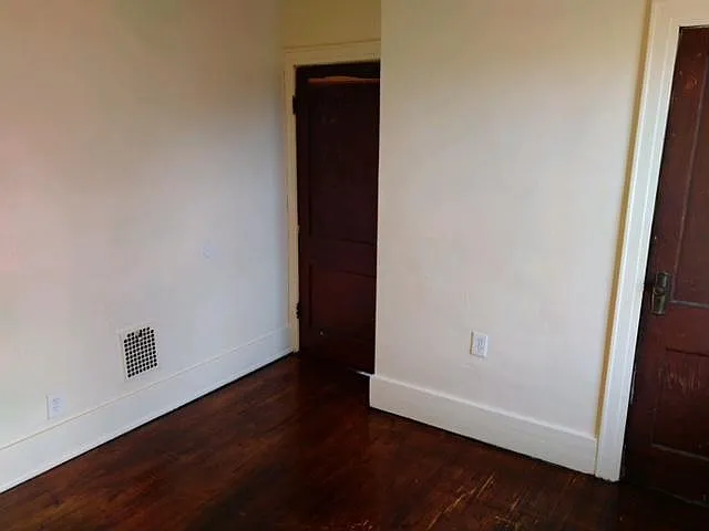 913-915 Springate St #2 — Photo 9
