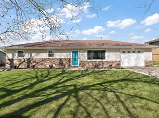 9542 Roosevelt Pl, Crown Point, IN
