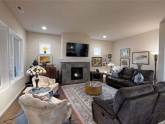 3rd image of 4801 Meriwood Dr NE
