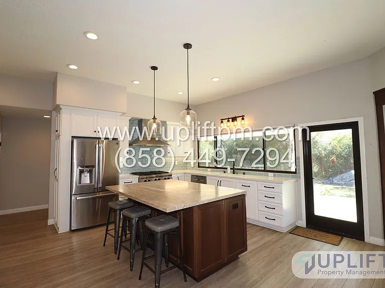 4721 Meadowridge Rd — Photo 1