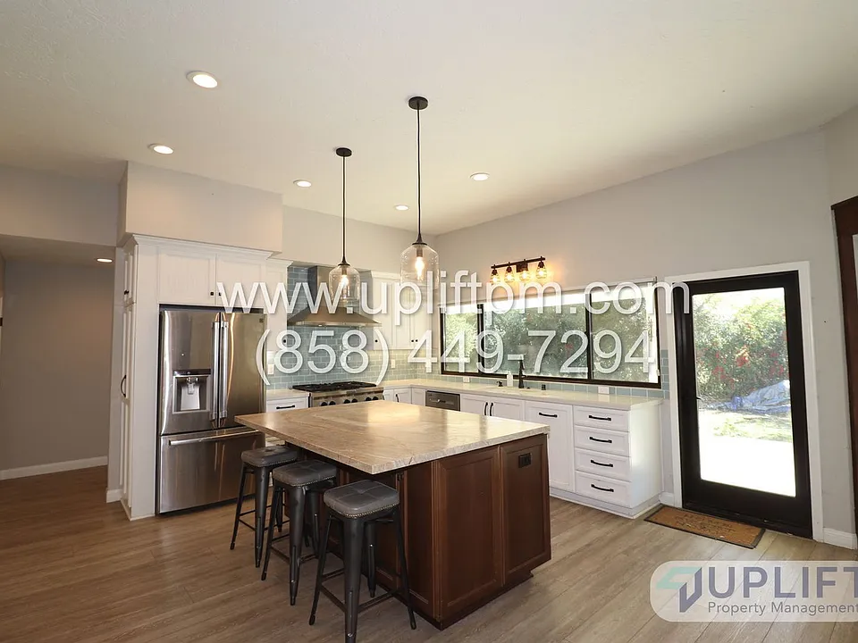 4721 Meadowridge Rd