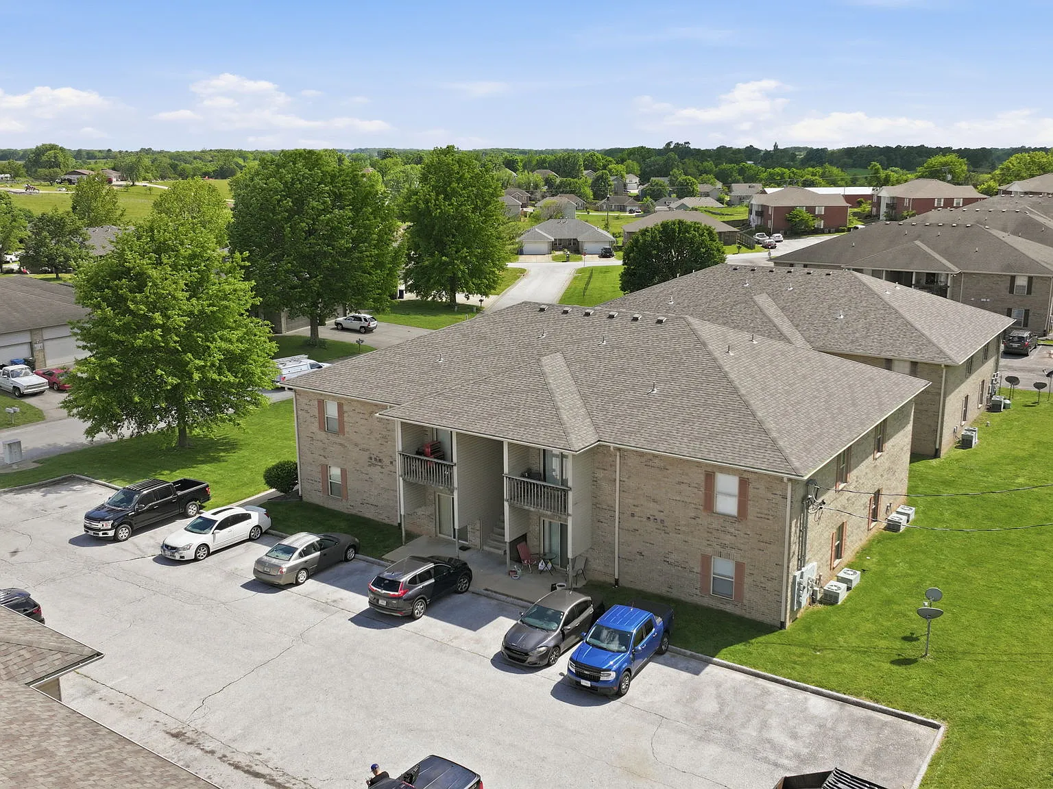 2 bed, 1000 sqft, $833 — Photo 3