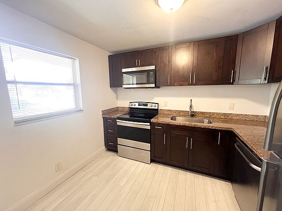 2nd image of 5510 Lakewood Cir N Unit 522-1