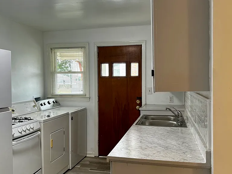 714 Mayflower Dr #B — Photo 4