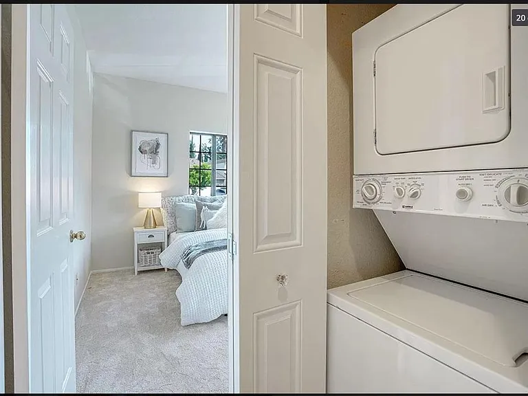 24 Washington Square Dr — Photo 10