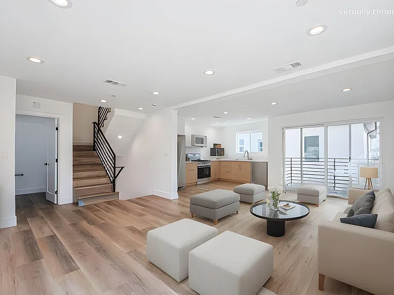 Luxury 3 & 4 Bed Townhomes a Short Walk to Topanga Village! — Photo 25