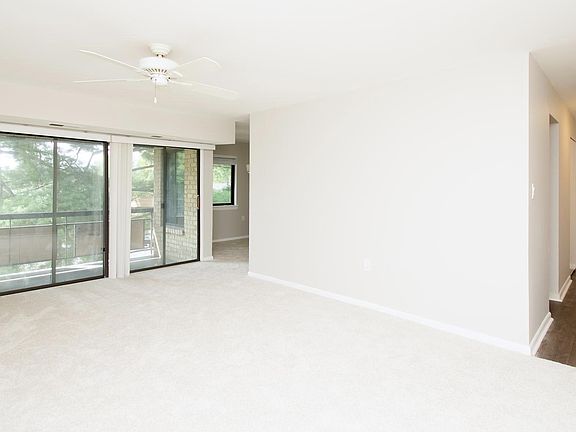 4th image of 2862 Dover Ln Suite 302