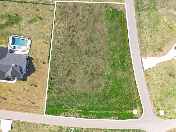 5th image of 8572 Cedar Lake Ln
