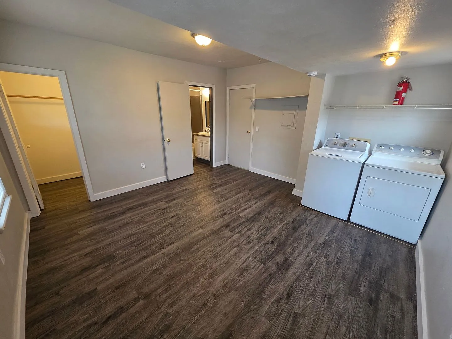 613 W Knox Ave — Photo 4