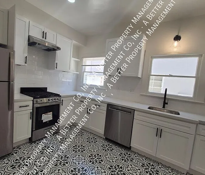 1427 E 3rd St — Photo 1