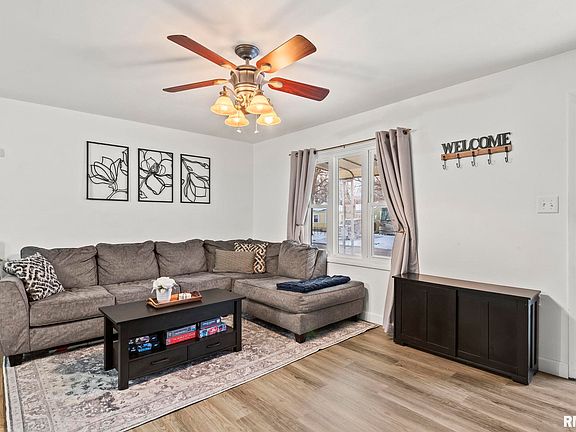 3rd image of 1016 Johnson Ln