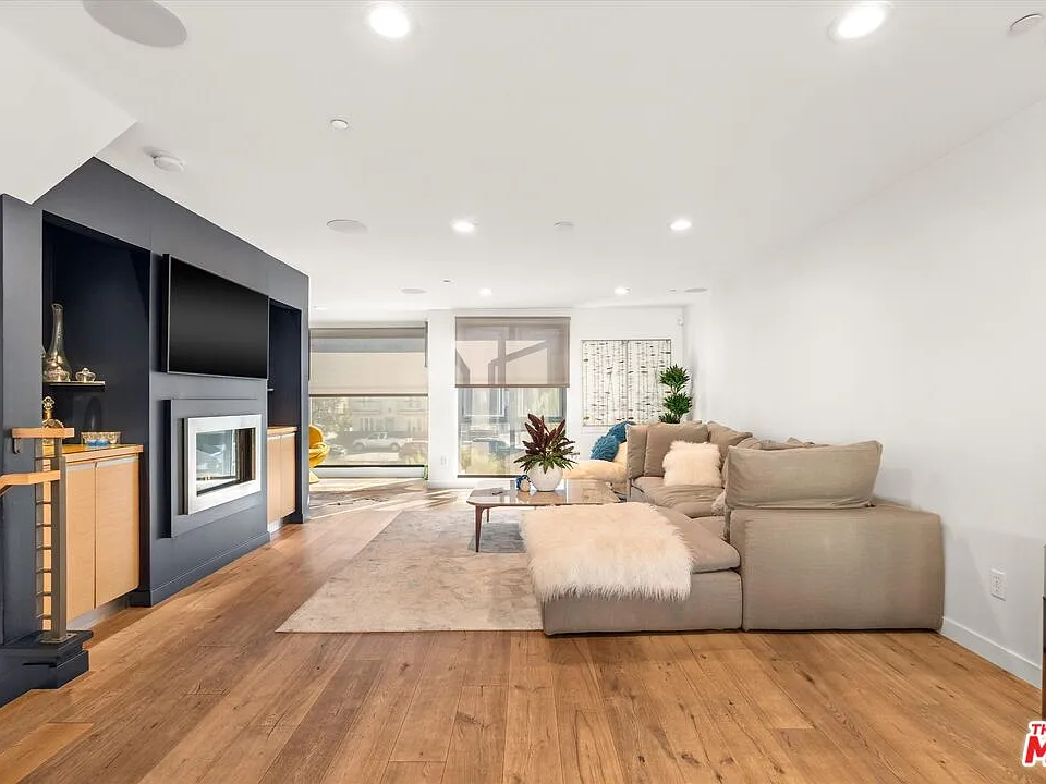 310 Washington Blvd #503