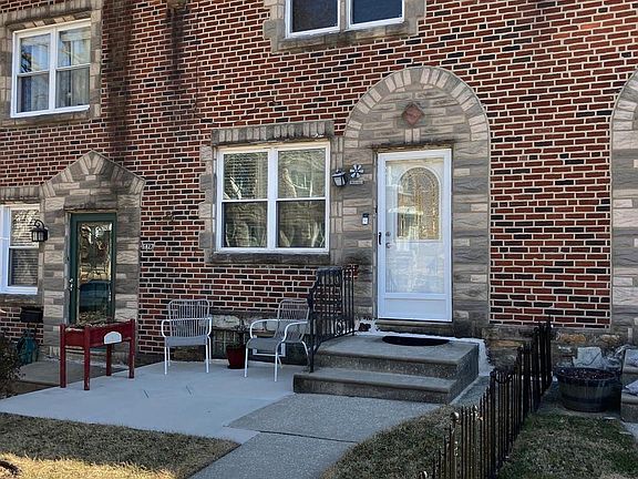 4th image of 5825 Newtown Ave