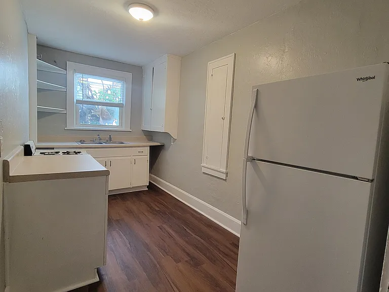 226 13th Ave NE #1 — Photo 6