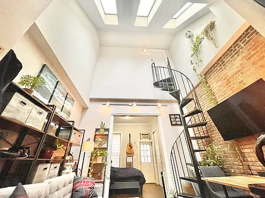 Rented by Century 21 Premier  | media 8