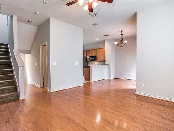 3rd image of 4050 McKinney Ave APT 3