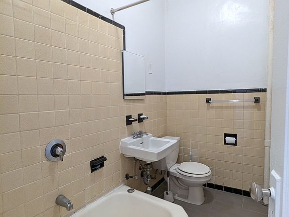 5th image of 57 W 105th St APT 5A