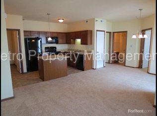 6100 NW 106th St, Johnston, IA 50131