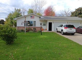 105 Edgelawn Dr, Fox Lake, WI 53933