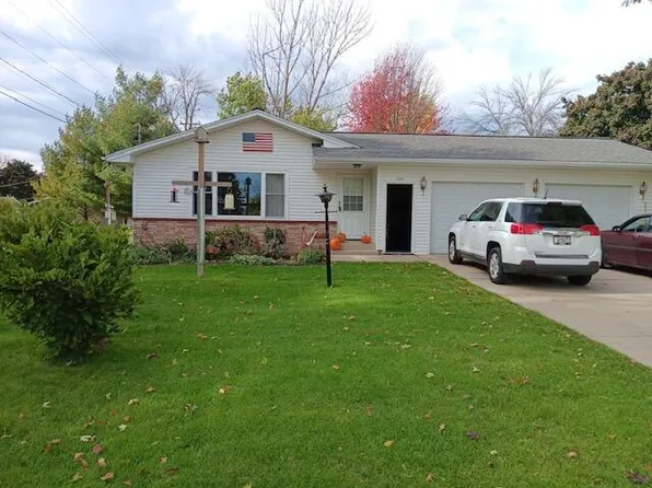 105 Edgelawn DRIVE, Fox Lake, WI 53933