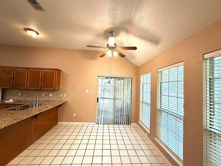 405 Gina Dr — Photo 8