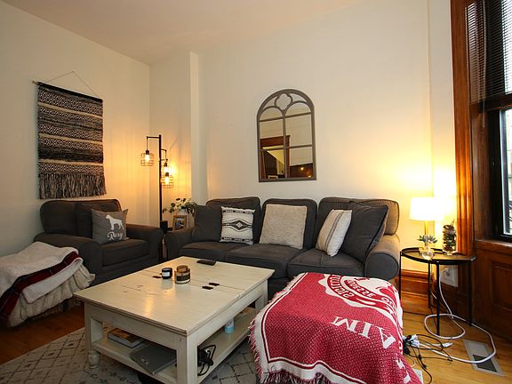 3rd image of 1941 N Sheffield Ave Unit 1