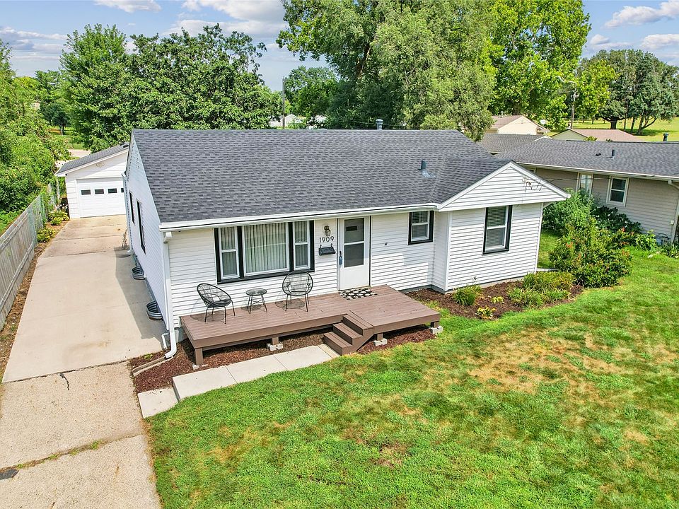 1st image of 1909 Prospect Ave