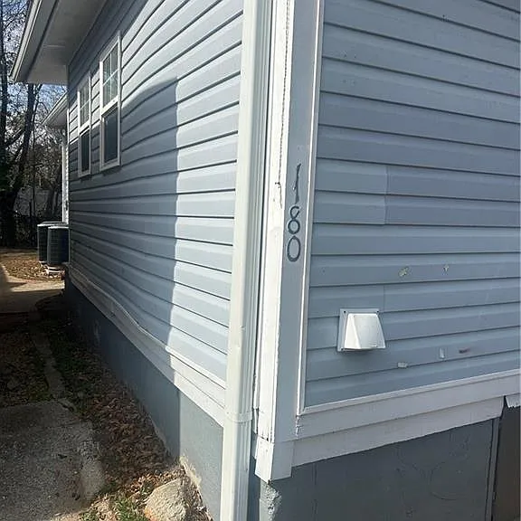 1180 Sims St SW — Photo 1