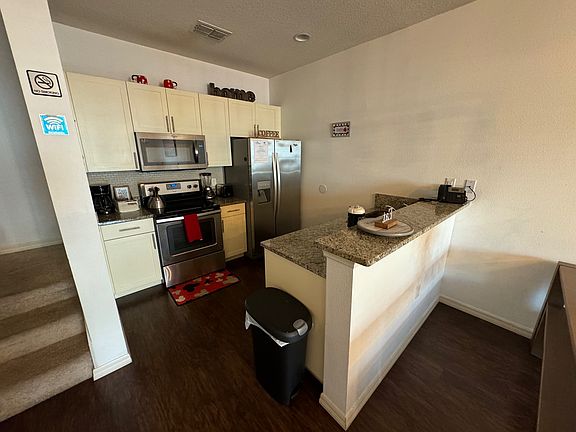 3rd image of 3205 Gold Ln #1