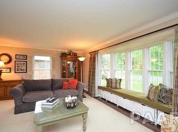 3rd image of 5929 N Briarwood Ln